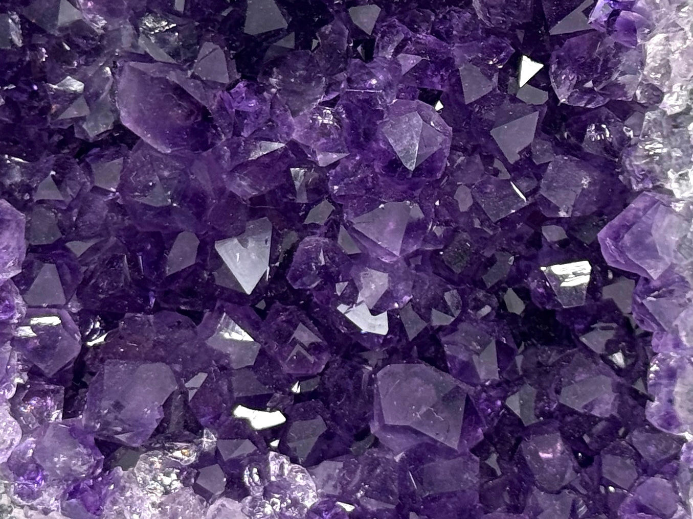 Amethyst Crystal Stand Up 8.6cm