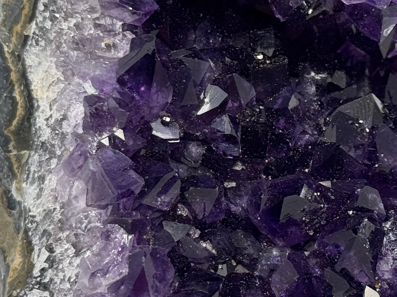Amethyst Crystal Stand Up 8cm