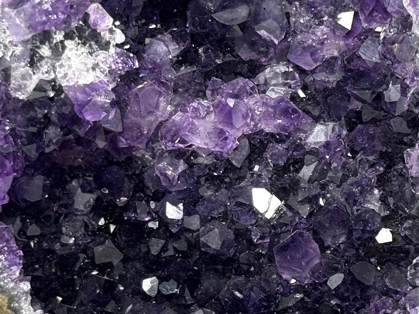 Amethyst Crystal Stand Up 8.4cm