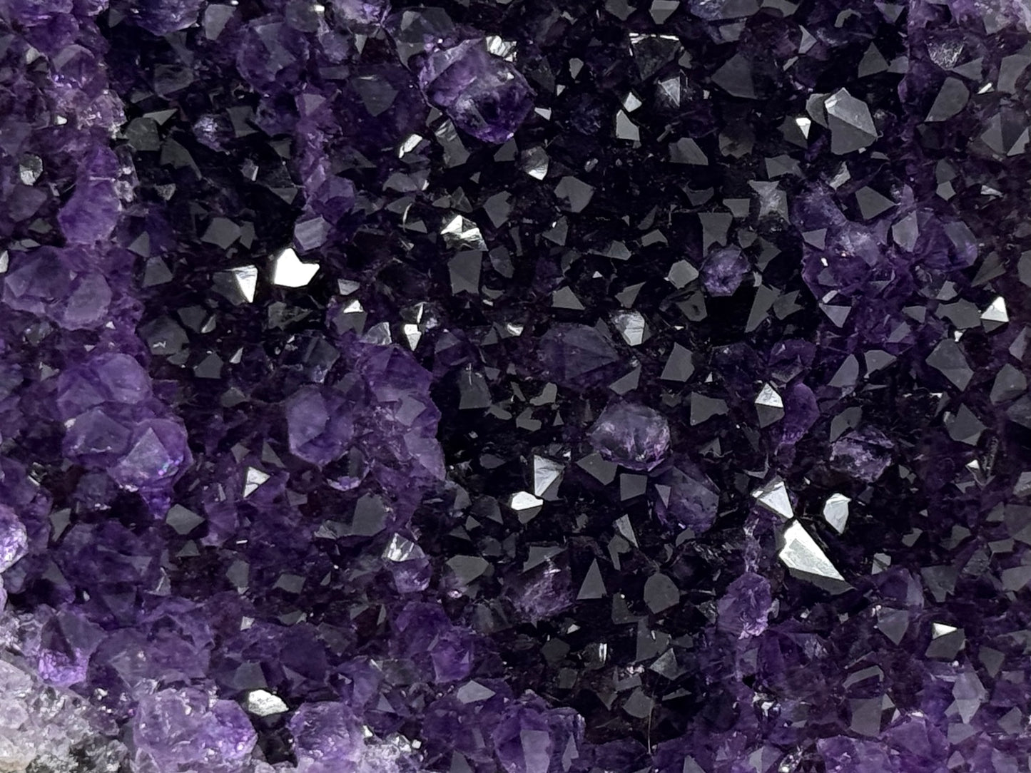 Amethyst Crystal Stand Up 7.8cm