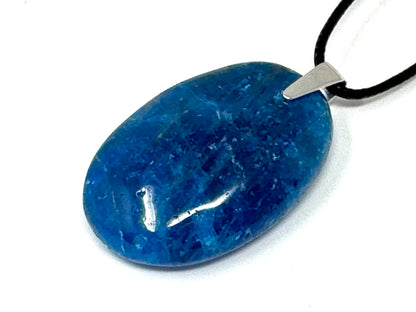 Blue Apatite pendant 4.3cm