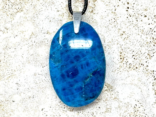 Blue Apatite pendant 4.4cm