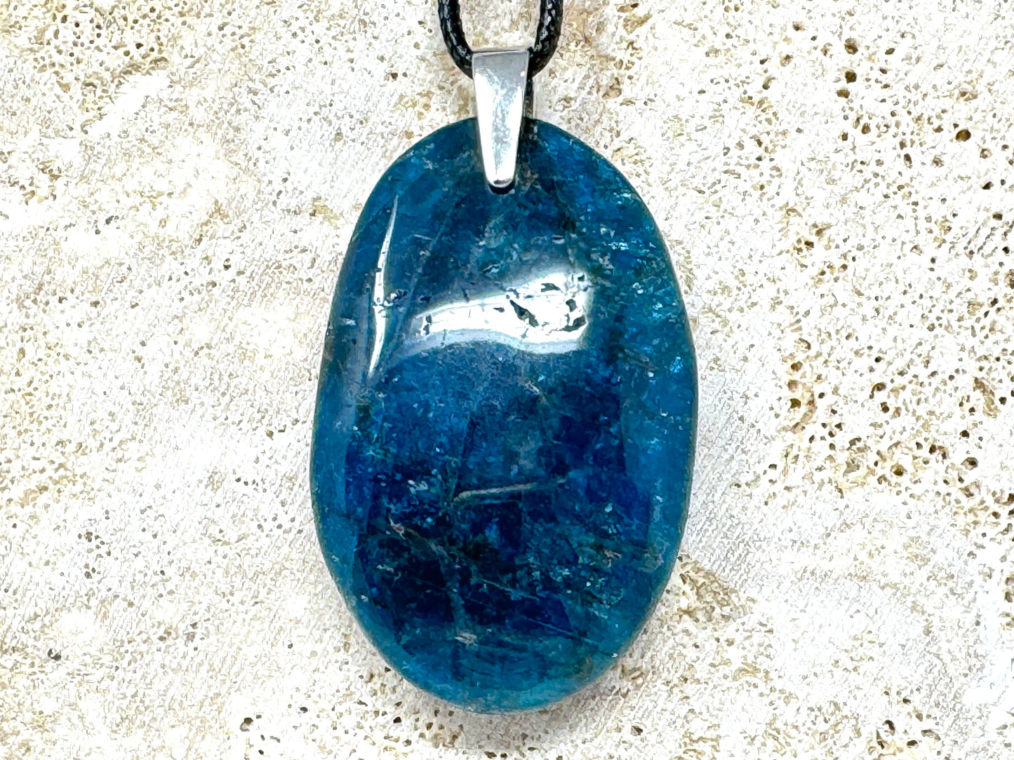 Blue Apatite pendant 4.5cm