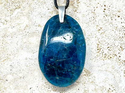 Blue Apatite pendant 4.5cm