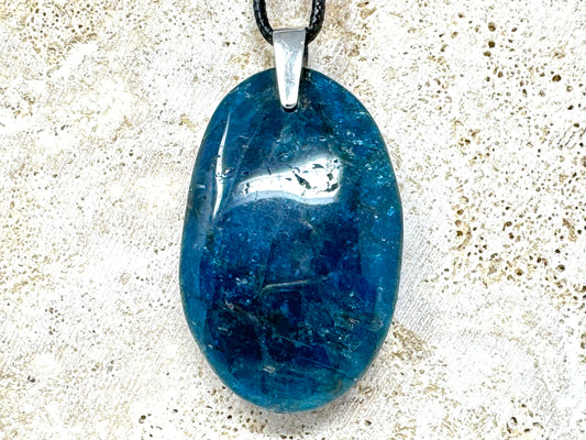 Blue Apatite pendant 4.5cm