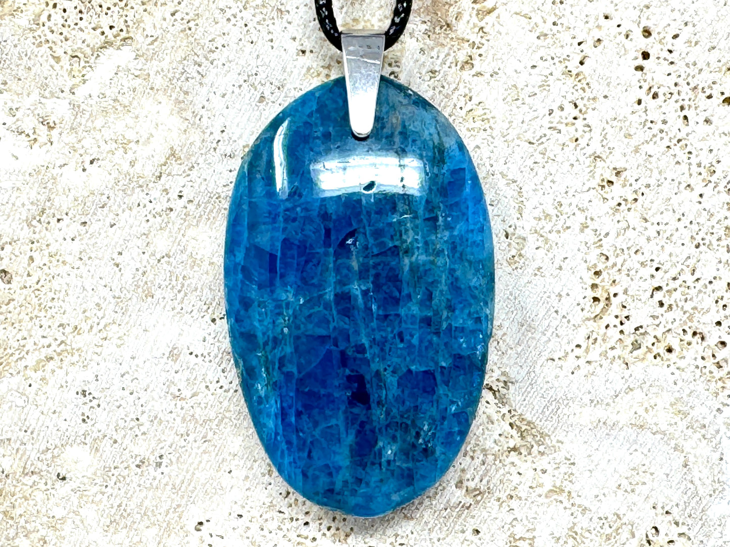 Blue Apatite pendant 4.6cm