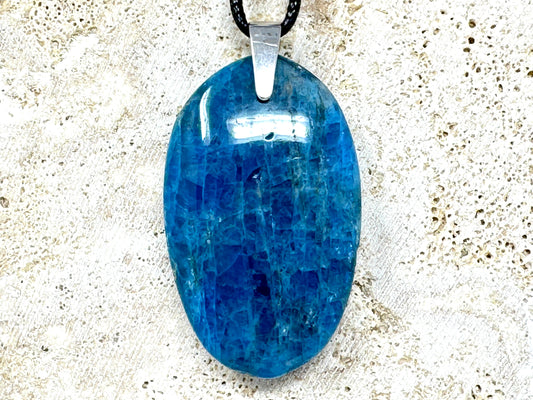 Blue Apatite pendant 4.6cm