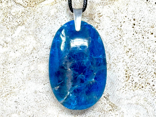 Blue Apatite pendant 4.2cm