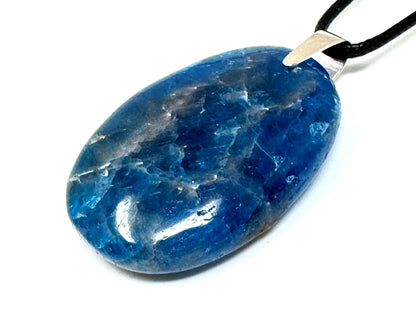 Blue Apatite pendant 4.2cm