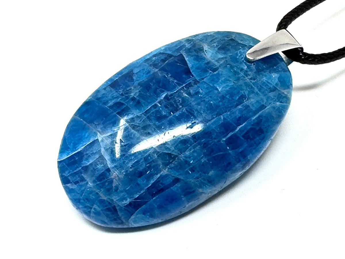 Blue Apatite pendant 4.3cm