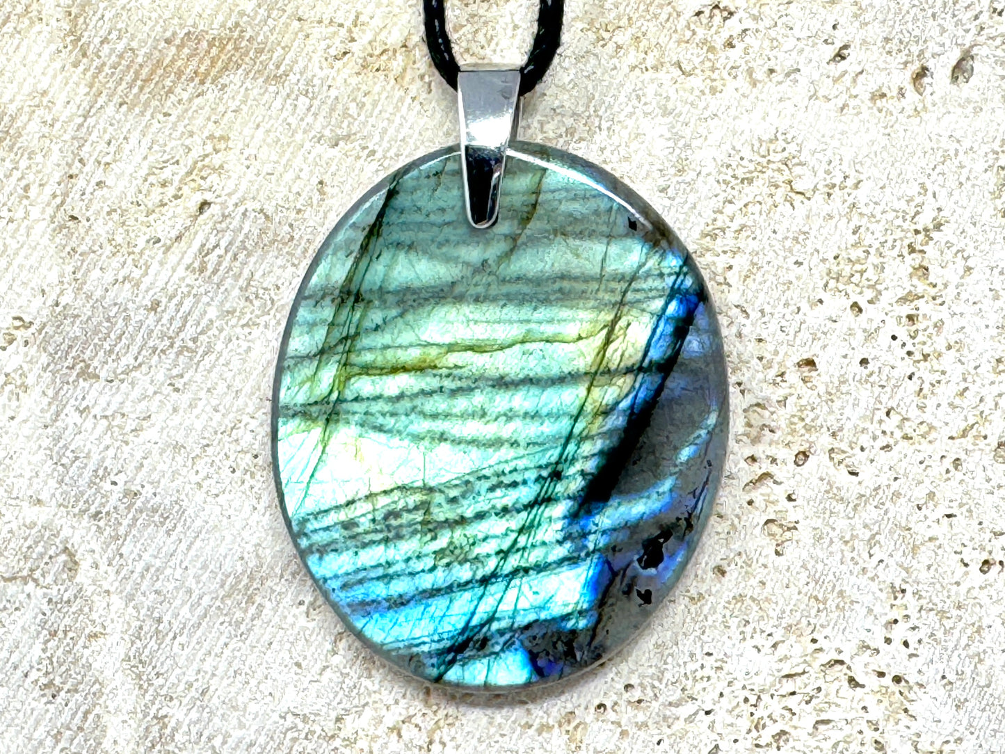 Labradorite Pendant Oval 4cm
