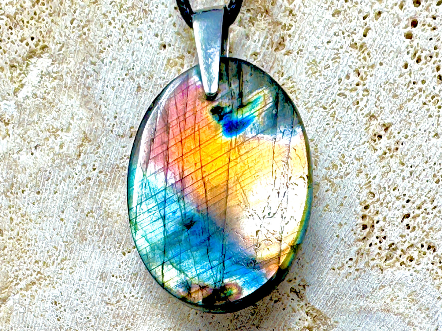 Labradorite Pendant Oval 3.6cm