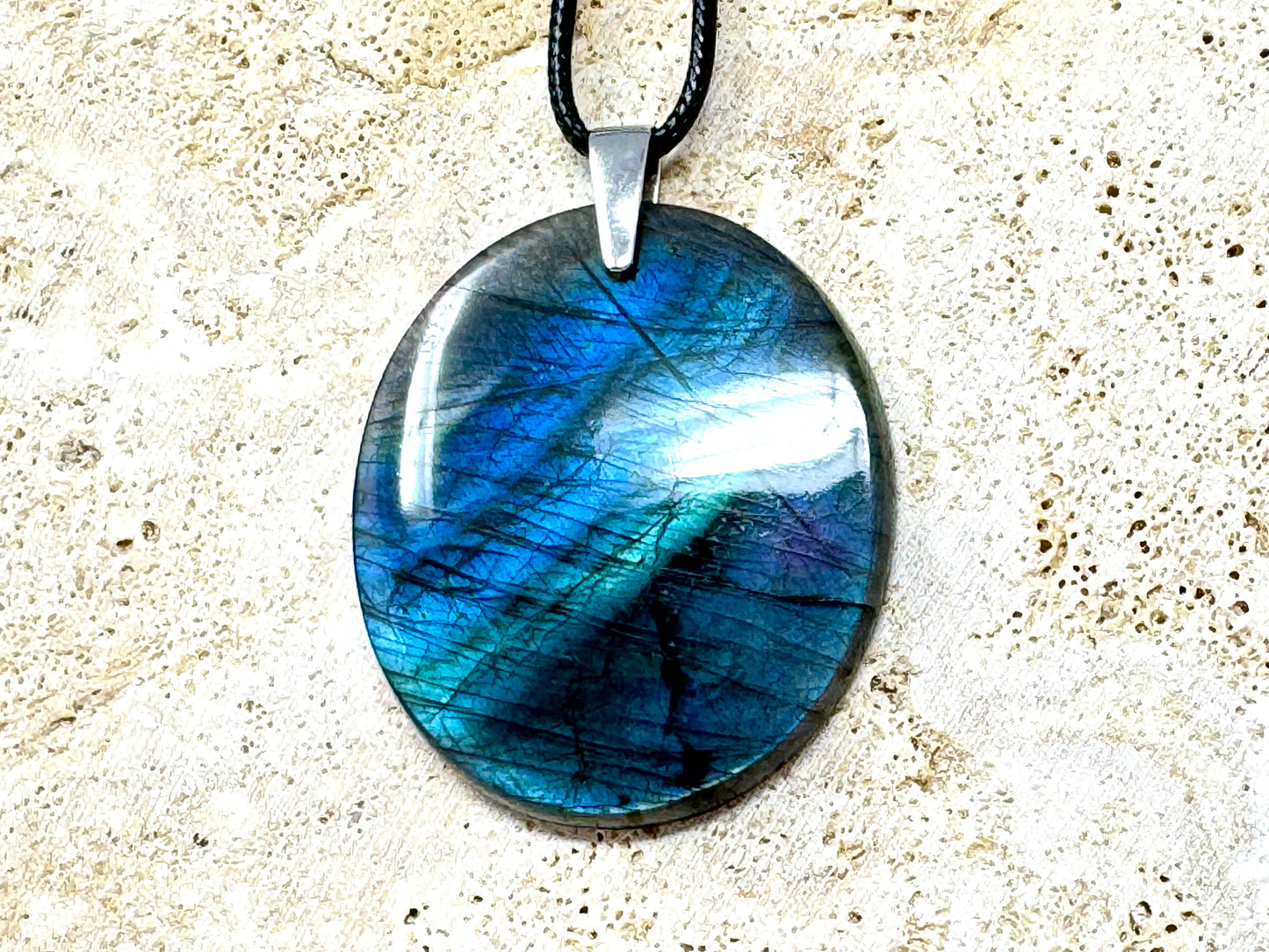 Labradorite Pendant Oval 4.4cm