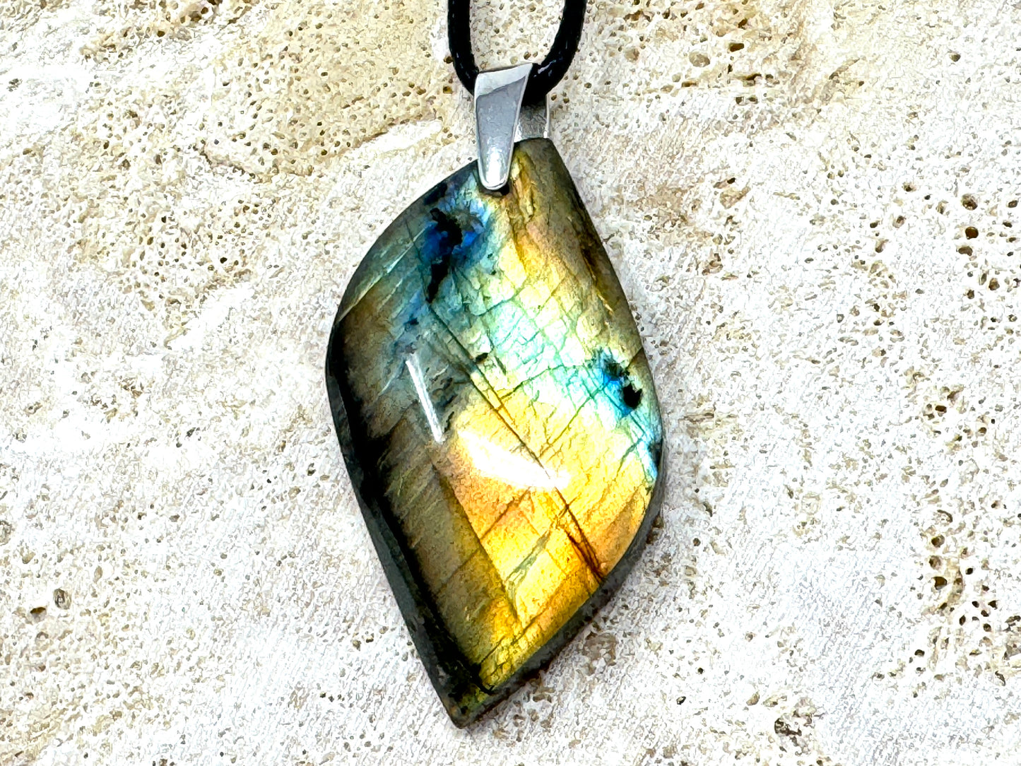 Labradorite Pendant Free Shape 4.5cm