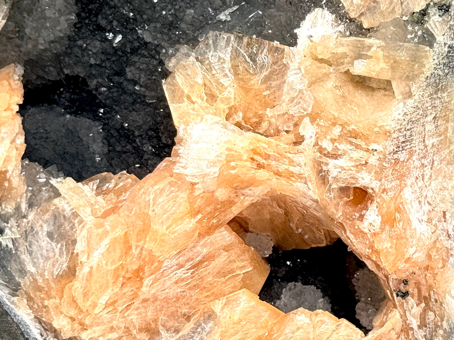 Natural Zeolite Crystal Druzy Chalcedony With Stilbite 13cm