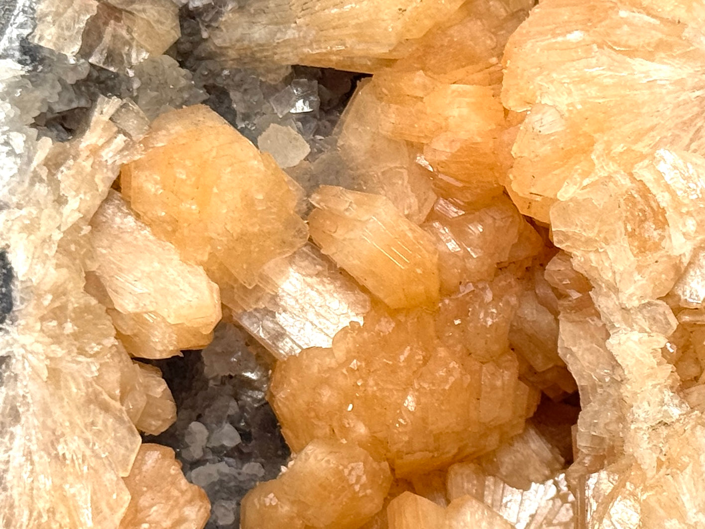 Large Natural Zeolite Crystal Druzy Chalcedony With Stilbite 15.1cm