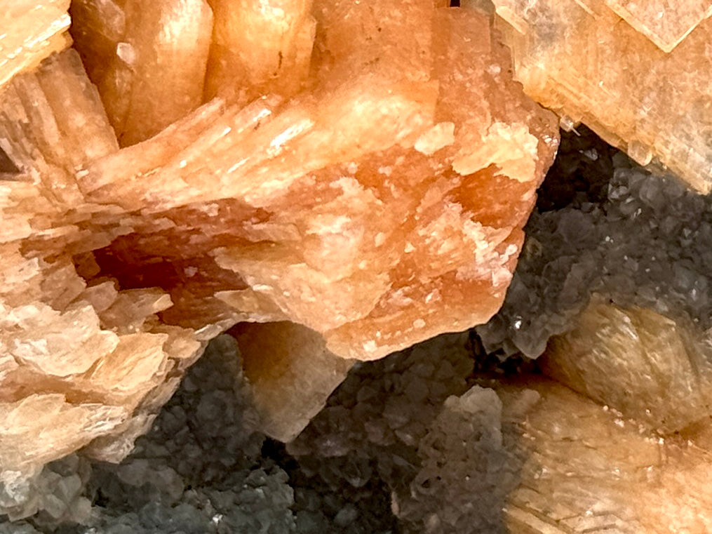 Natural Zeolite Crystal Druzy Chalcedony With Stilbite 12.7cm