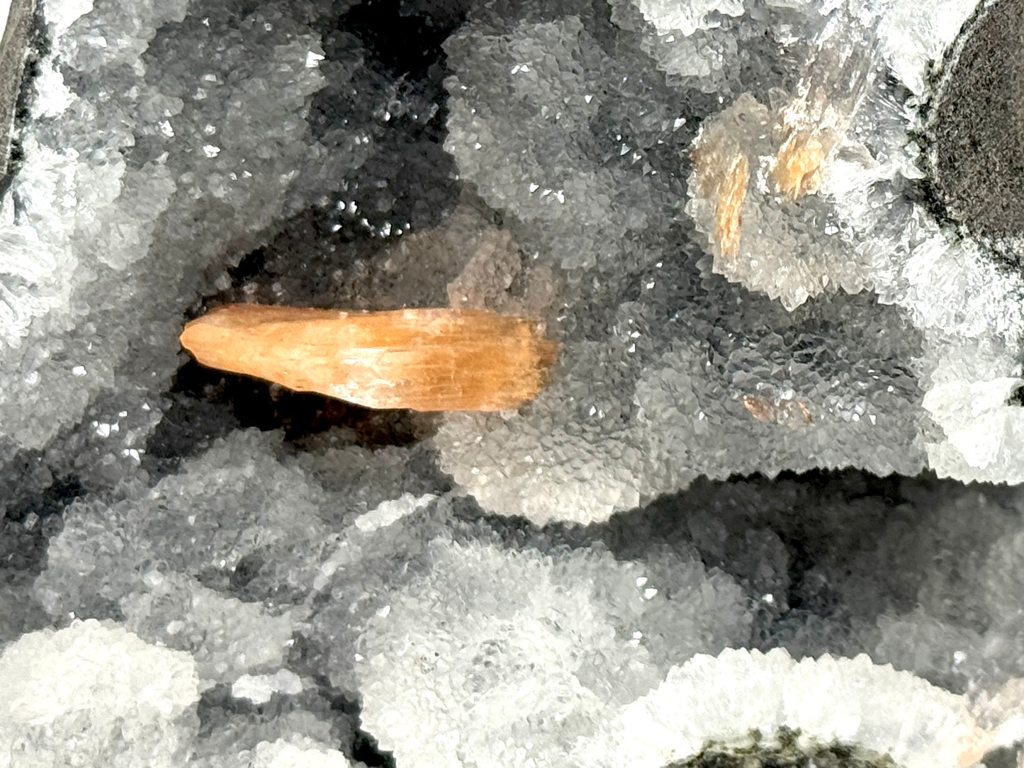 Natural Zeolite Crystal Druzy Chalcedony With Stilbite 17.8cm