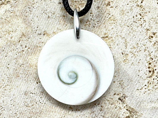 Shiva Shell Pendant Round 2.7cm