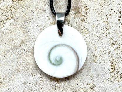 Shiva Shell Pendant Round 2.7cm