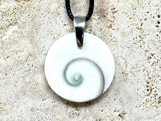 Shiva Shell Pendant Round 2.7cm