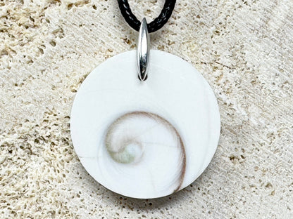 Shiva Shell Pendant Round 2.6cm