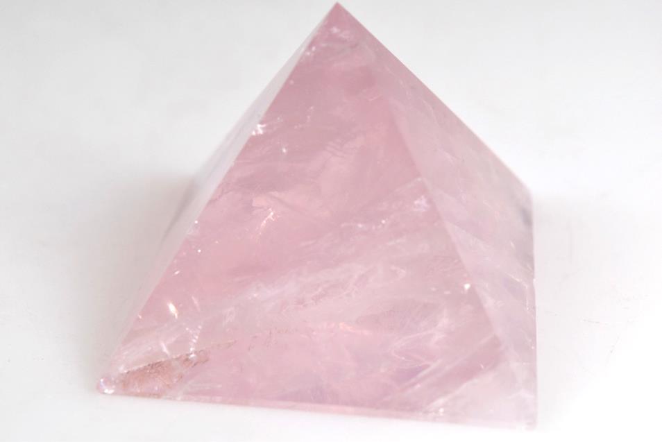 Rose Quartz Pyramid 5.3cm | Image 1