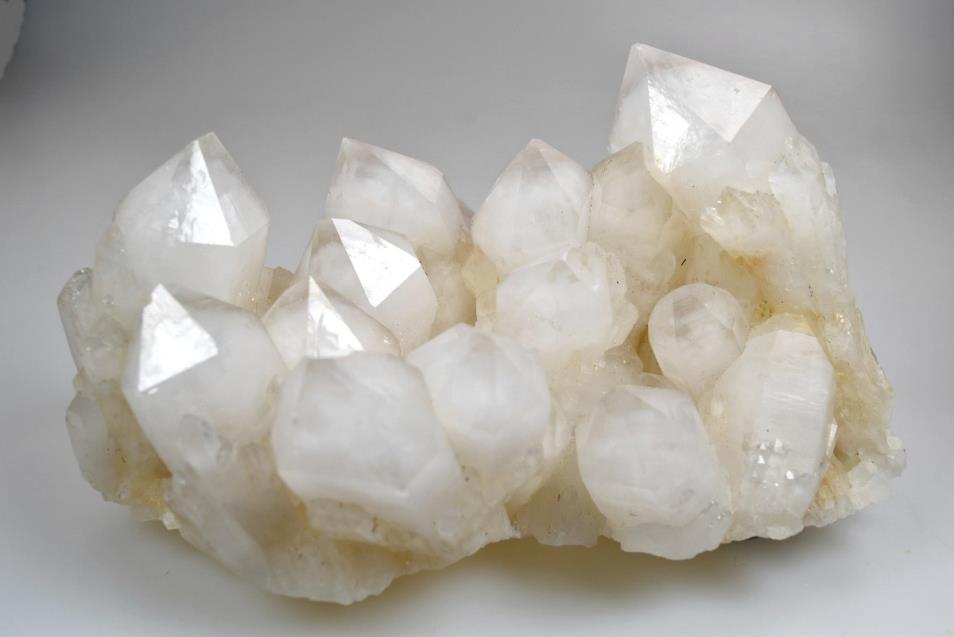 quartz crystal bed